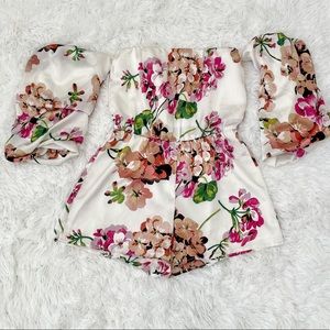Women’s Lulumari White Floral Romper Size M